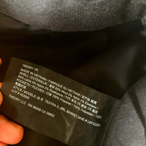 Classic Crop Pant in Stretch Wool -Theory - Picture 8 of 11